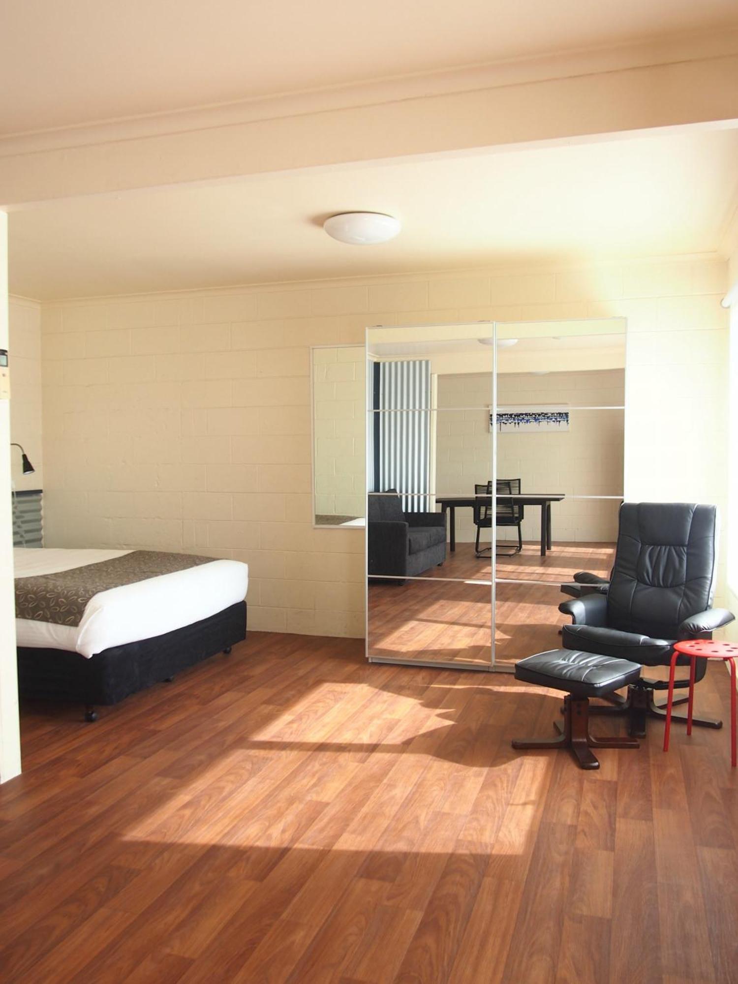 Siesta Central Apartments Sale Room photo